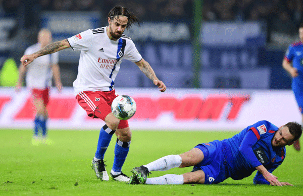 Martin Harnik hatte in der ersten Hälfte die beste Gelegenheit für den HSV auf dem Fuß, hatte aber Pech bei seinem Abschluss.