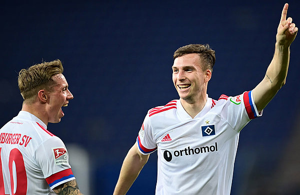 Die Führung: Sonny Kittel hat serviert und freut sich anschließend mit Torschütze Robin Meißner, dessen Schuss zum 1:0 im Nürnberger Tor einschlug. Die Führung: Sonny Kittel hat serviert und freut sich anschließend mit Torschütze Robin Meißner, dessen Schuss zum 1:0 im Nürnberger Tor einschlug.