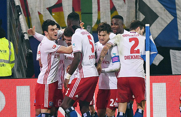 Yeeess! Filip Kostic scored the winning goak, celebrated with the whole team in front of the north stand at the Volksparkstadion.