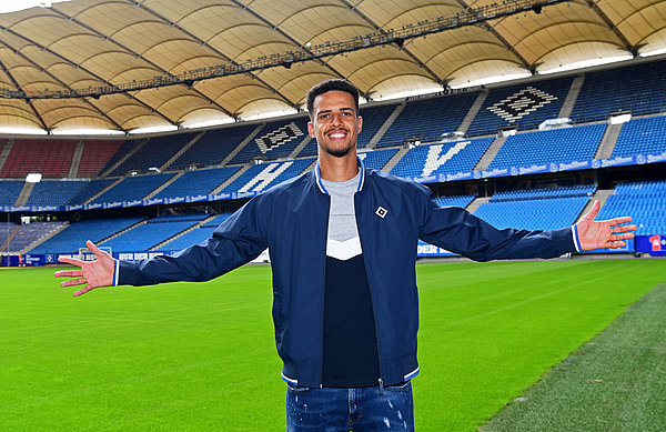 Robert Glatzel in the Volksparkstadion.