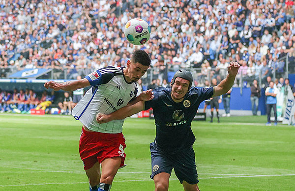 Wusste mit einigen sehenswerten Tacklings zu überzeugen, war aber vor allem in der Luft quasi unbezwingbar: Dennis Hadzikadunic. Wusste mit einigen sehenswerten Tacklings zu überzeugen, war aber vor allem in der Luft quasi unbezwingbar: Dennis Hadzikadunic.