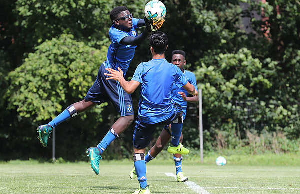 Wird auch in Moskau so beherzt zupacken: U15-Keeper Steven Mensah. Wird auch in Moskau so beherzt zupacken: U15-Keeper Steven Mensah.