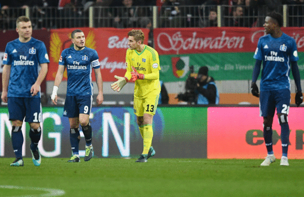 Frust beim HSV nach dem 0:1 in Augsburg. Doch die Köpfe sollen schnell wieder nach oben gehen und die Wende geschafft werden.