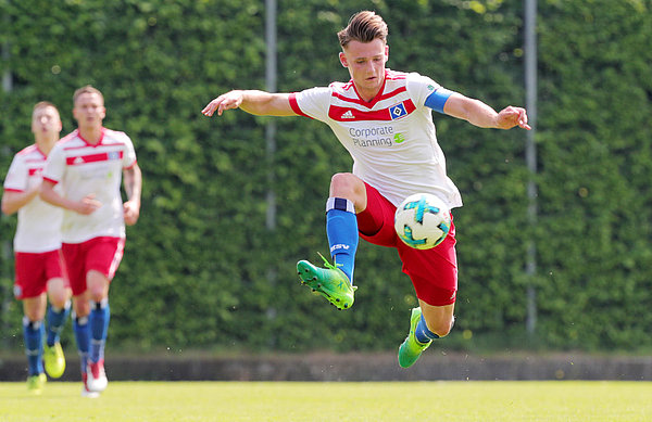 Törles Knöll brachte sein Team mit dem 2:1 auf die Siegerstraße. Mit seinen 21 Treffern wird er Torschützenkönig der Regionalliga. Es könnte sein letzter Auftritt im HSV-Dress gewesen sein. Nach der Saison wechselt er zum 1. FC Nürnberg.