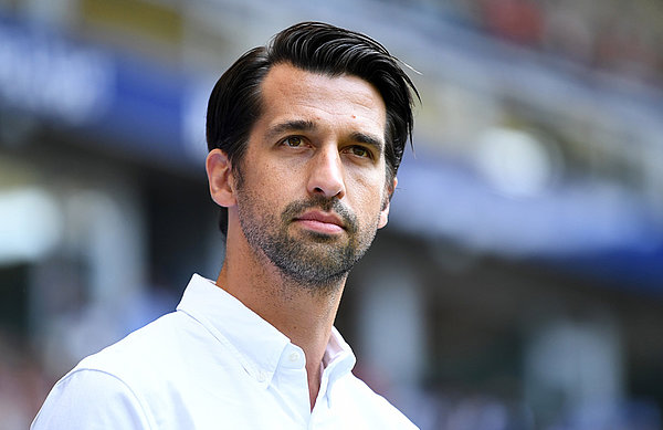 HSV-Sportvorstand Jonas Boldt zeigte sich nach der Stadtderby-Niederlage kämpferisch und blickte mit Optimismus in die Zukunft. Jonas Boldt im Volksparkstadion.