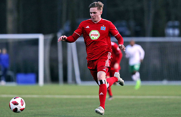 Linksverteidiger Niklas Schneider kam im Sommer aus der U19 von Dynamo Dresden.