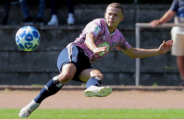 Anssi Suhonen möchte mit der U19 zurück in die Erfolgsspur Anssi Suhonen flankt