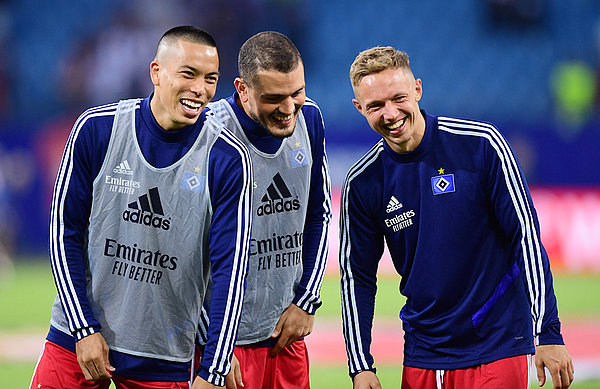 Bobby Wood, Kyriakos Papadopoulos und Sonny Kittel lachen gemeinsam. 