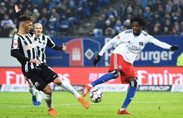 Gideon Jung war in nahezu allen Aktionen eher am Ball als seine Gegenspieler - ein starkes Comeback! Gideon Jung war in nahezu allen Aktionen eher am Ball als seine Gegenspieler - ein starkes Comeback!
