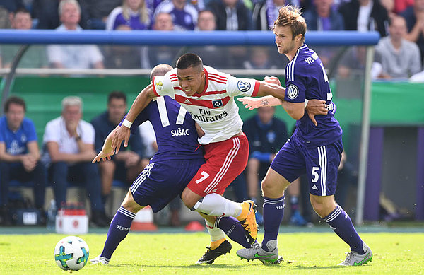 Bobby Wood im Zweikampf.