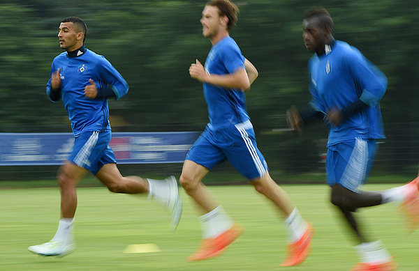 Nabil Bahoui sprintet über den Platz. 