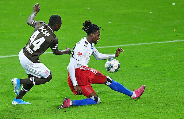 Gideon Jung, the longest serving member of the current HSV squad, will want to make amends for September's 2-0 loss at the Millerntor. Kein Meter wird hergeschenkt, kein Ball verloren gegeben. Gideon Jung macht es vor. Für den dienstältesten HSVer ist das Derby definitiv ein besonderes Spiel.