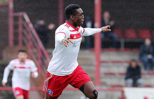 U21-Spieler Frank Ronstadt jubelt. 