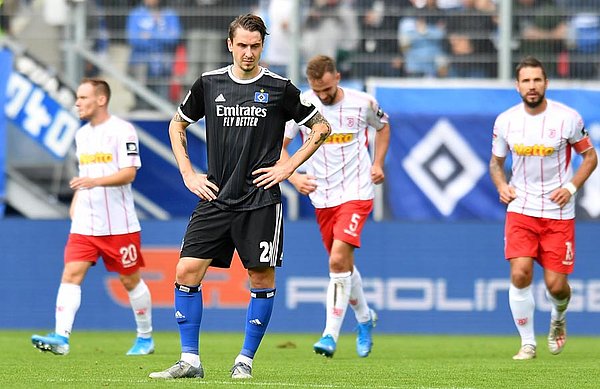 Adrian Fein played for Regensburg last season, and his return to the Continental Arena was less than perfect, as HSV were held to a 2-2 draw.