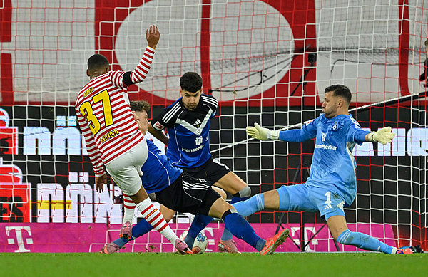 In der 25. Minute hatten die Hamburger im Verbund zweimal den Einschlag verhindert, ehe der dritte Kölner Torschuss die 1:0-Führung brachte.