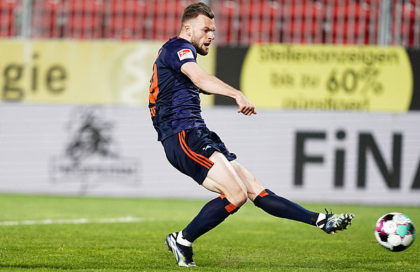 Too little, too late: Manuel Wintzheimer scored HSV’s only goal of the evening. Too little, too late: Manuel Wintzheimer scored HSV’s only goal of the evening.