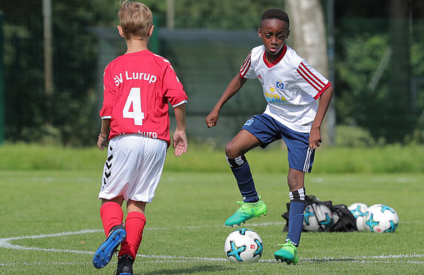 Ein Moment der Ruhe und Übersicht mit U11-Kicker Mario Jeremy Ade. 