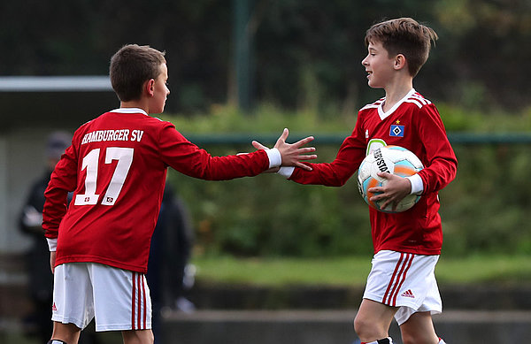 Check zum Weiterkommen: die U13-Kicker freuen sich über die nächste Pokalrunde.