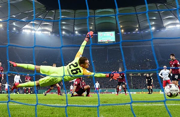 Berkay Özcan erzielt das 1:0 gegen den 1. FC Nürnberg.