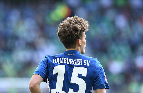 Rückenansicht Luca Waldschmidt. 