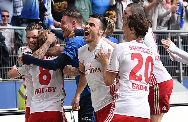 Jubeltraube nach dem Siegtreffer gegen Köln 2016/17.