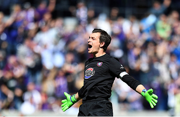 Goalkeeper Martin Männel, Aue's first-choice goalkeeper for over 10 years has made 369 appearances for the Violets, and has only conceded six in the league so far in 2019/20.
