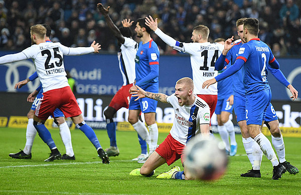 Was der HSV auch versuchte, es klappte an diesem Abend nicht - der Ball wollte nicht rein.