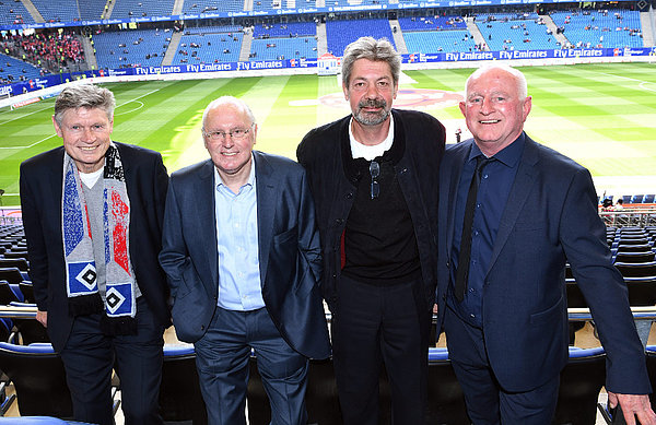 Peter Nogly, Willi Reimann, Uwe Mackensen und Caspar Memering zu Besuch im Hamburger Volksparkstadion.