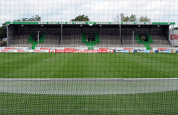 Der legendäre Sportpark Ronhof in Fürth wird am Freitagabend weitestgehend leer bleiben. Der legendäre Sportpark Ronhof in Fürth wird am Freitagabend weitestgehend leer bleiben.