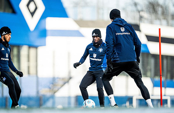 Volle Konzentration: Jean-Luc Dompe & Co. bereiten sich seit dem heutigen Montag auf die Partie gegen den Tabellenführer 1. FC Köln vor. Volle Konzentration: Jean-Luc Dompe & Co. bereiten sich seit dem heutigen Montag auf die Partie gegen den Tabellenführer 1. FC Köln vor.