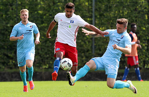 Adel Daouri (M.) zeigte im zentralen Mittelfeld gegen Lupo-Martini ein gutes Spiel.