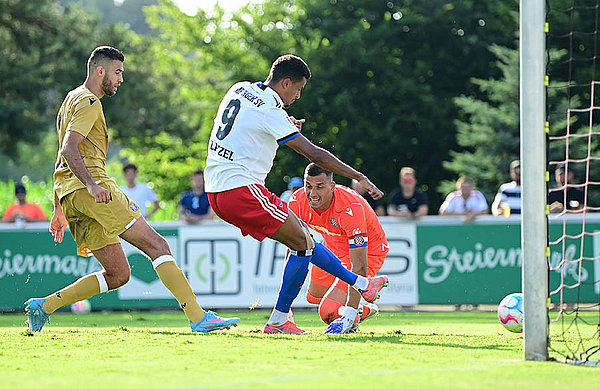 Stand bei seinem Treffer zum 1:1 dort, wo ein Stürmer stehen muss: HSV-Torjäger Robert Glatzel. 