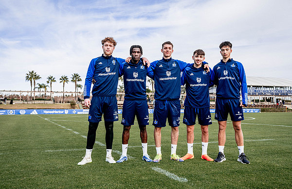 Hannes Hermann, Fabio Balde, Otto Stange, Bilal Yalcinkaya, Felix Paschke (v.l.n.r.) und Luis Seifert (nicht im Bild) aus dem HSV-Nachwuchs mischen in Spanien voll mit. 