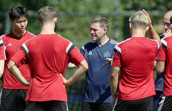 Dirk Kunert spricht zu seiner Mannschaft