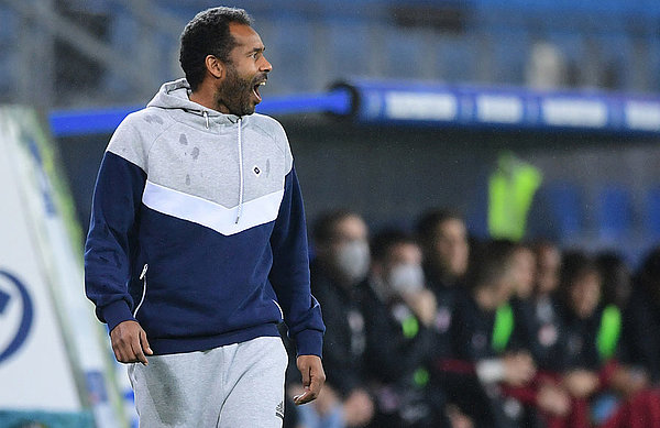 Gab seinem Team vom Spielfeldrand aus lautstark und über 90 Minuten lang volle Unterstützung: HSV-Chefcoach Daniel Thioune. Gab seinem Team vom Spielfeldrand aus lautstark und über 90 Minuten lang volle Unterstützung: HSV-Chefcoach Daniel Thioune.