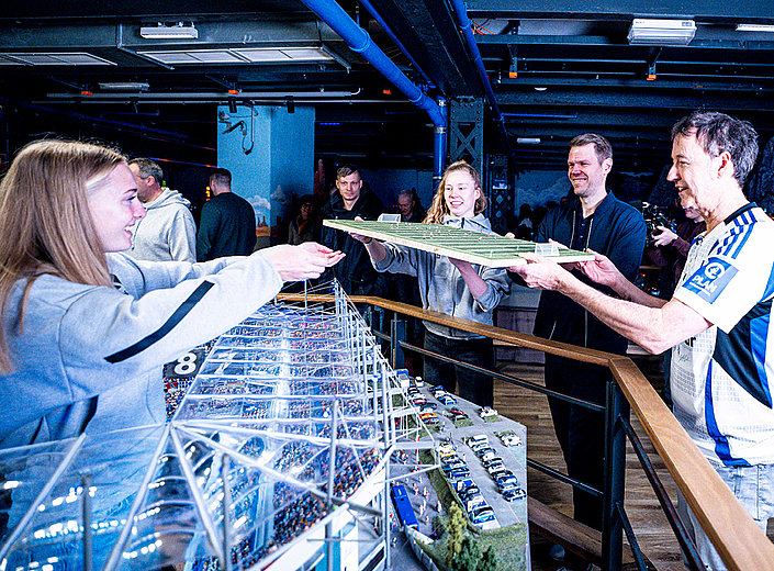 Solidarität in Blau-Weiß-Schwarz: HSV und Miniatur Wunderland ermöglichen kostenfreies Stadionerlebnis