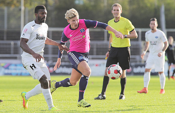 Dren Feka zeigte erneut eine bärenstarke Partie im Mitelfeld des HSV.