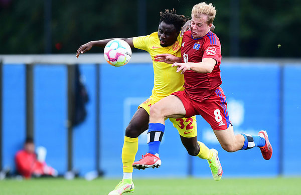 Tom Sanne kam in der zweiten Hälfte ins Spiel, erzielte den 1:2-Anschlusstreffer selbst und holte den Freistoß zum 2:2 heraus. Stark!