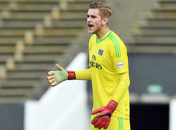 Julian Pollersbeck impressed over 90 minutes in the friendly against SC Freiburg (1-1)