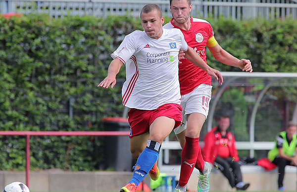 HSV-Zwote Neuzugang Vasilije Janjicic erzielte gegen Wolfsburg das 2:0. Vasilije Janjicic am Ball.