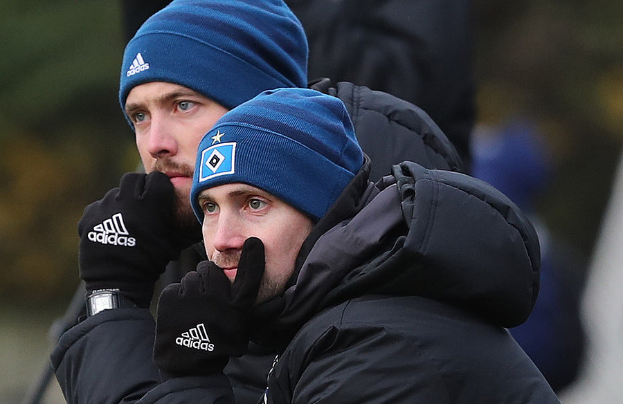 Tüfteln bisher ganz erfolgreich an ihrer Taktik: U14-Coach Florian Wolff (r.) und sein Co-Trainer Tobias Kabel. Tüfteln bisher ganz erfolgreich an ihrer Taktik: U14-Coach Florian Wolff (r.) und sein Co-Trainer Tobias Kabel.