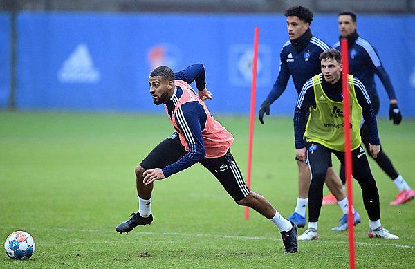 Endlich wieder mit den Jungs auf dem Platz: U21-Europameister Josha Vagnoman. Endlich wieder mit den Jungs auf dem Platz: U21-Europameister Josha Vagnoman.