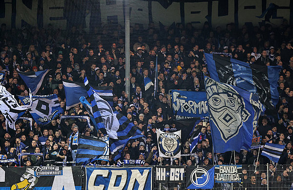 Die HSV-Fans in der Heidenheimer Voith-Arena steckten zu keinem Zeitpunkt auf und pushten ihr Team selbst bei 0:3 nach vorn - mit Erfolg. Einfach stark!