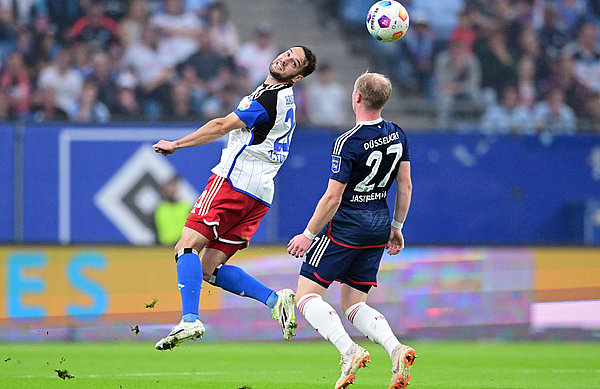 Levin Öztunali started on the left wing for HSV on their 136th anniversary.