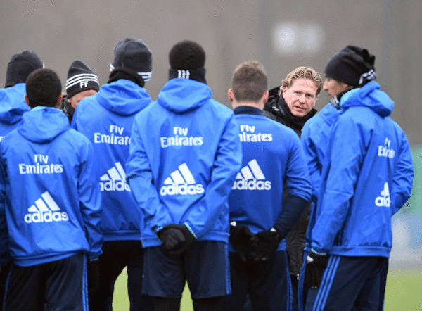 Markus Gisdol with his team during training.