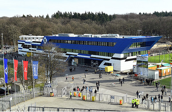 Die Alexander-Otto-Akademie aus Stadionsicht.