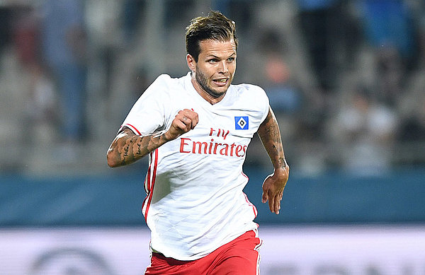 Dennis Diekmeier is available to Gisdol for selection for the impending Dortmund clash. Dennis Diekmeier sprinting on the pitch.