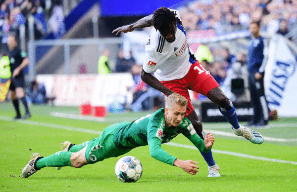 Bakery Jatta war auf dem linken Flügel kaum zu halten und bereitete mit seinen Flankenläufen einige gute Gelegenheiten des HSV vor.
