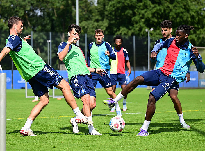 Fun, games and skills: HSV’s colourful day in the Volkspark