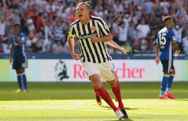 Bei Eintracht Frankfurt wurde Alex Meier Bundesliga-Torschützenkönig und "Fußballgott" - seine Hamburger Heimatclubs verfolgte er jedoch stets intensiv. Bei Eintracht Frankfurt wurde Alex Meier Bundesliga-Torschützenkönig und "Fußballgott" - seine Hamburger Heimatclubs verfolgte er jedoch stets intensiv.
